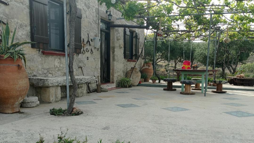 Traditional House Maria Azoyirás 외부 사진