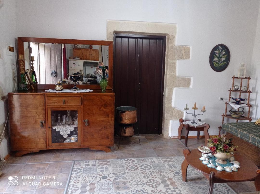 Traditional House Maria Azoyirás 외부 사진